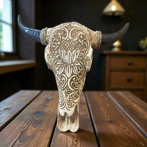 Small 6” resin cowskull